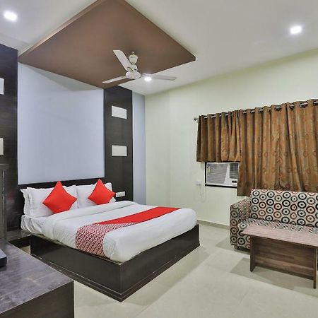 Oyo Flagship 19003 Hotel Rudra Mahal Ahmedabad Ngoại thất bức ảnh