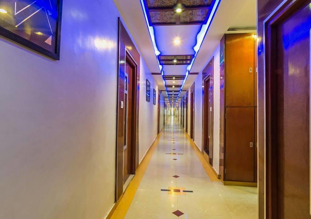 Oyo Flagship 19003 Hotel Rudra Mahal Ahmedabad Ngoại thất bức ảnh