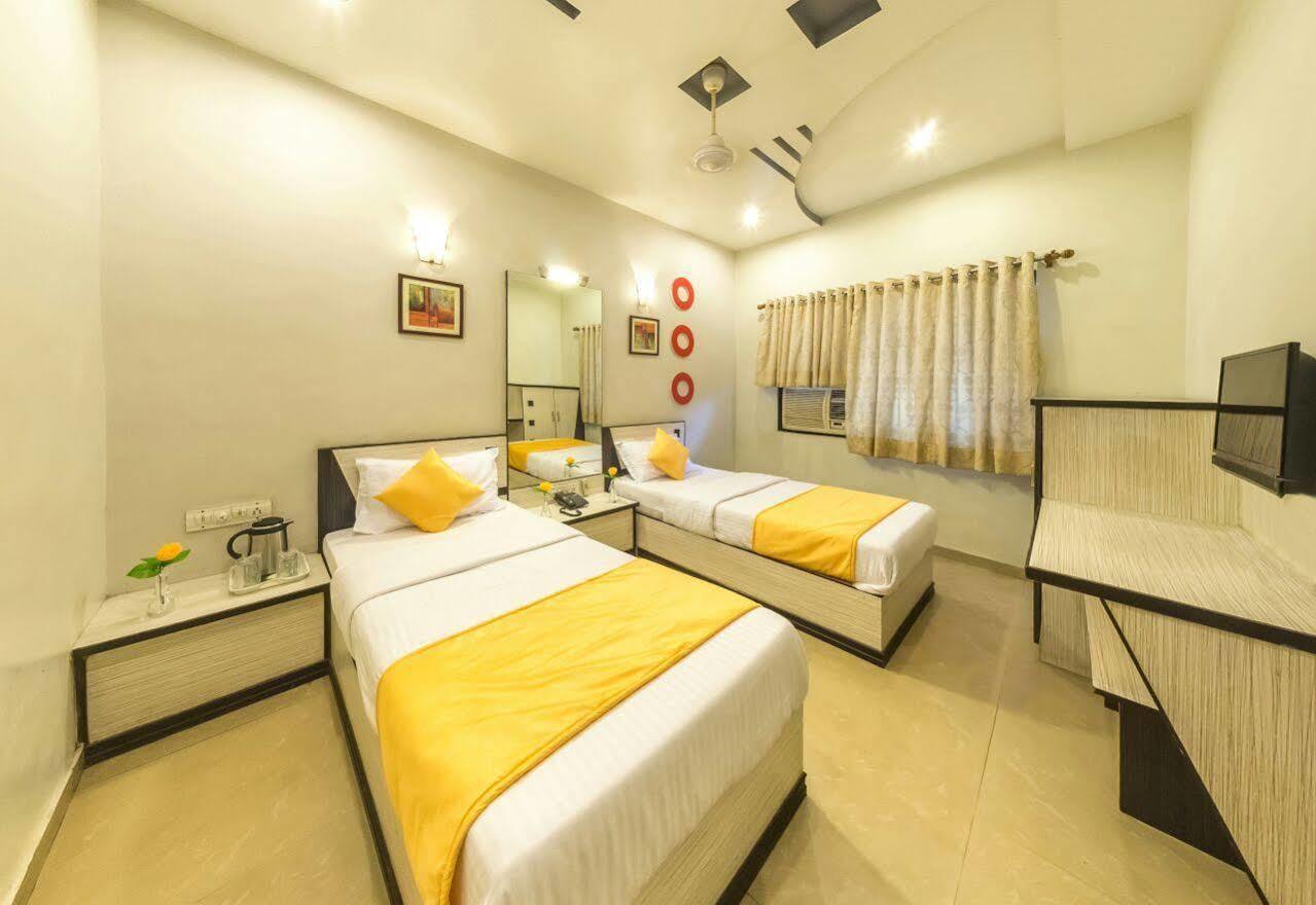 Oyo Flagship 19003 Hotel Rudra Mahal Ahmedabad Ngoại thất bức ảnh