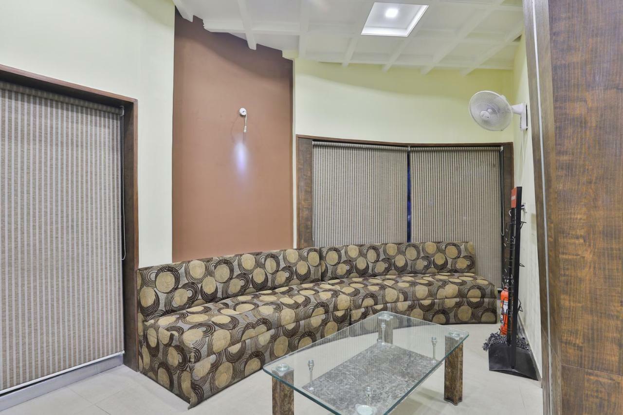 Oyo Flagship 19003 Hotel Rudra Mahal Ahmedabad Ngoại thất bức ảnh