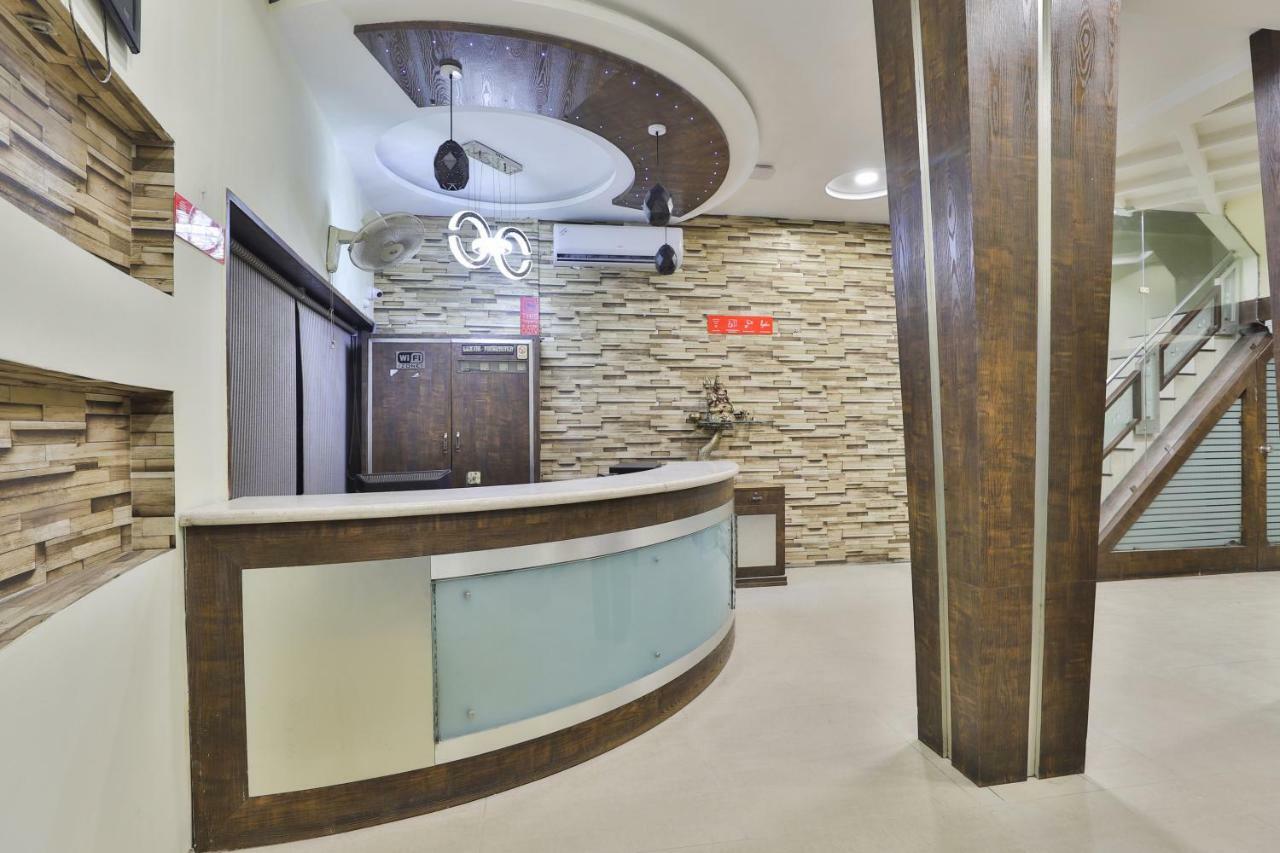 Oyo Flagship 19003 Hotel Rudra Mahal Ahmedabad Ngoại thất bức ảnh