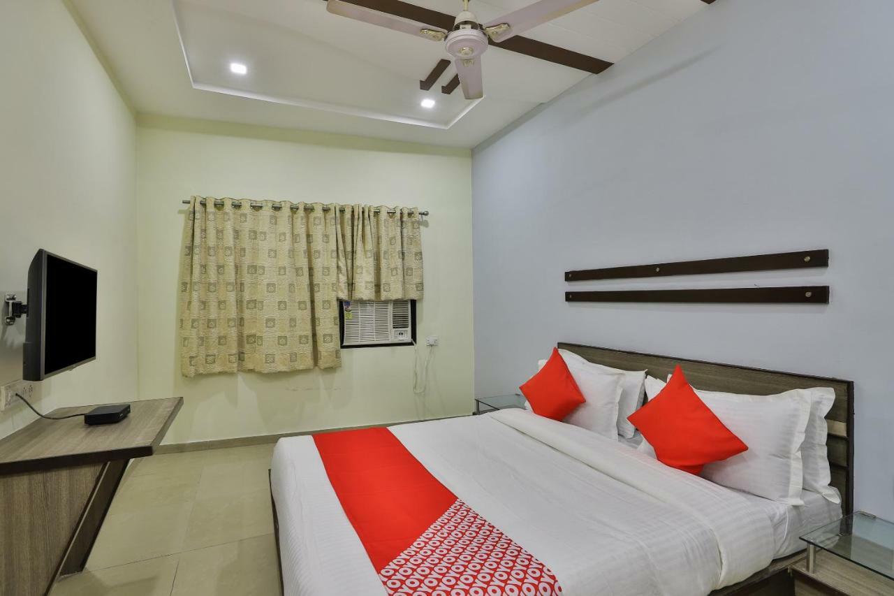 Oyo Flagship 19003 Hotel Rudra Mahal Ahmedabad Ngoại thất bức ảnh